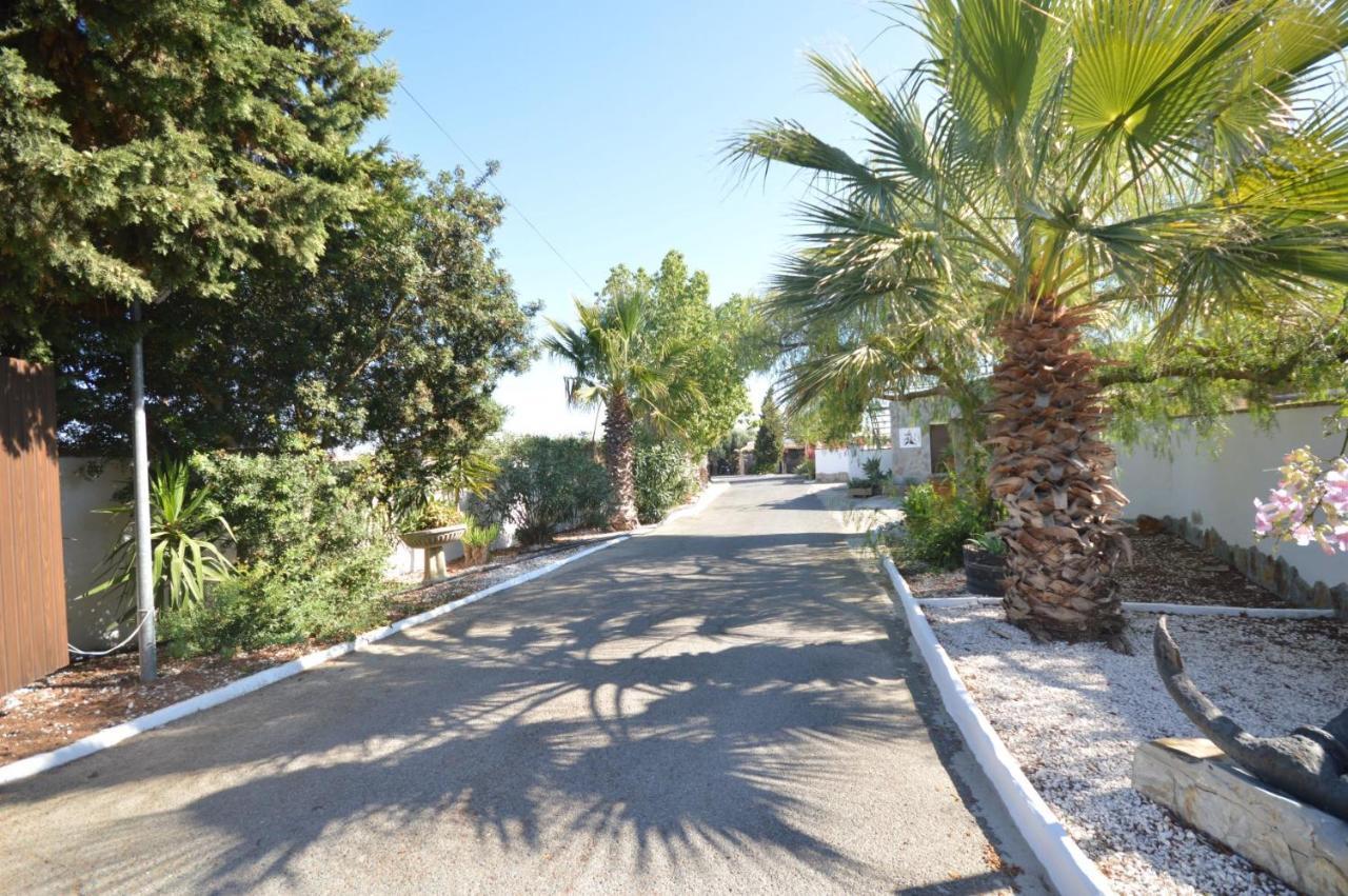 Estudios Con Piscina Compartida En Conil. Apartament Cadis