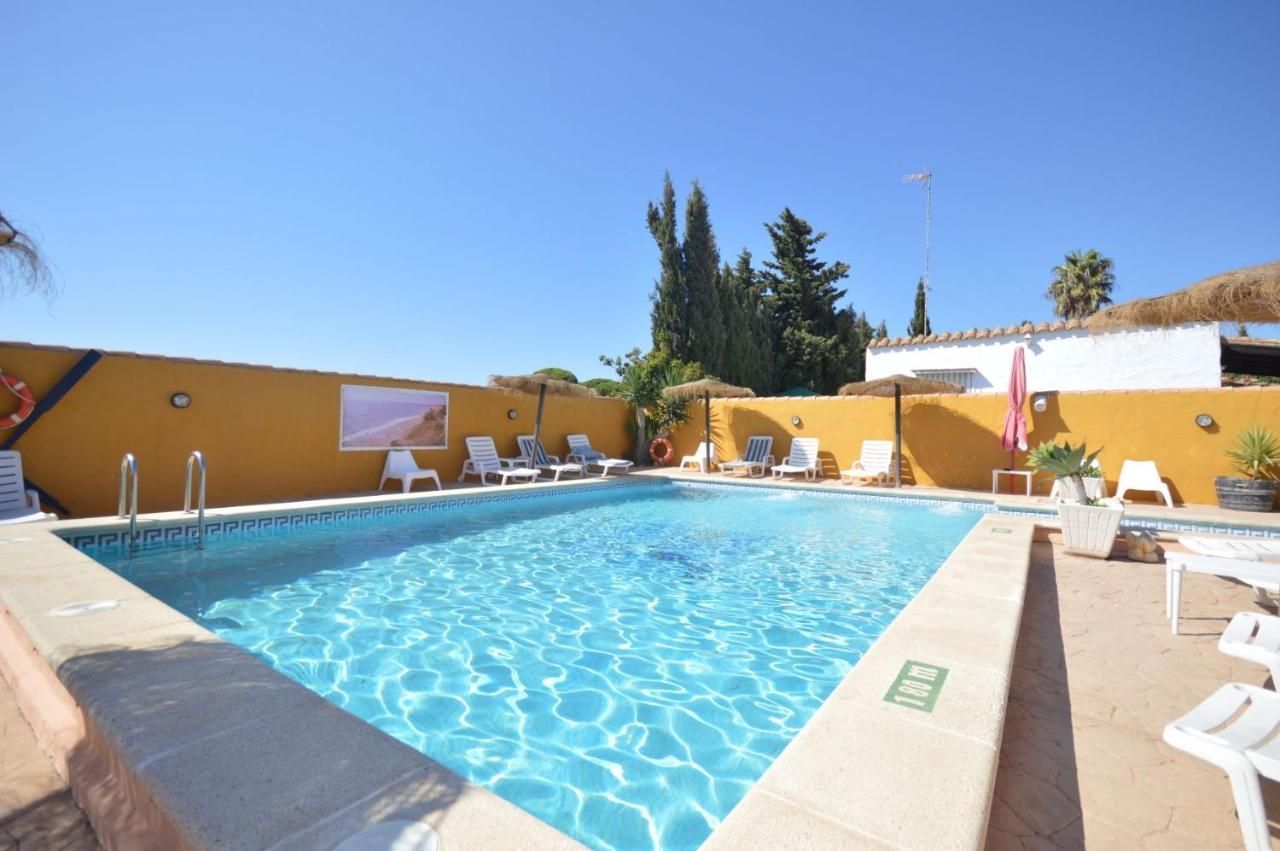 Estudios Con Piscina Compartida En Conil. *