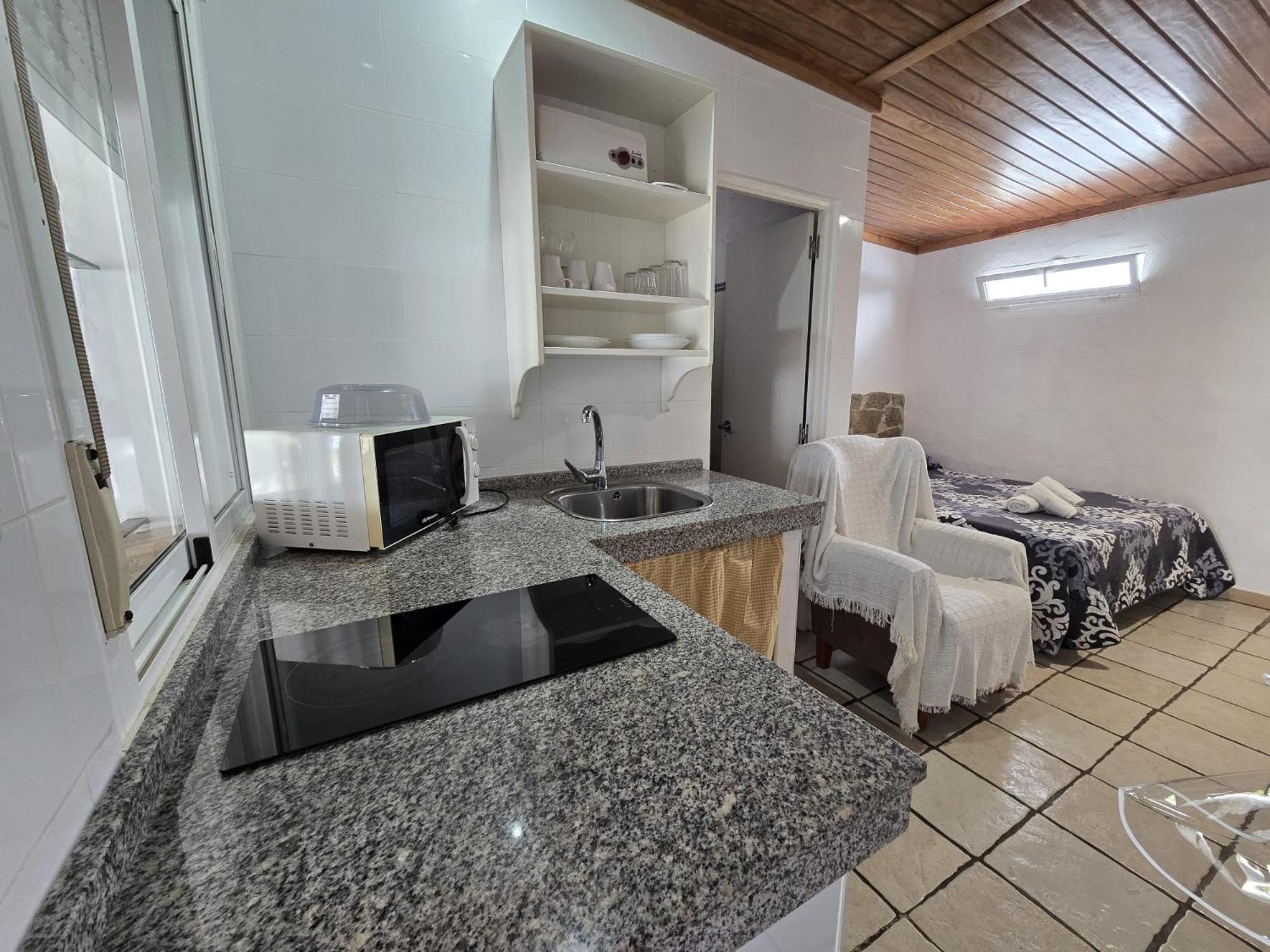 Estudios Con Piscina Compartida En Conil.